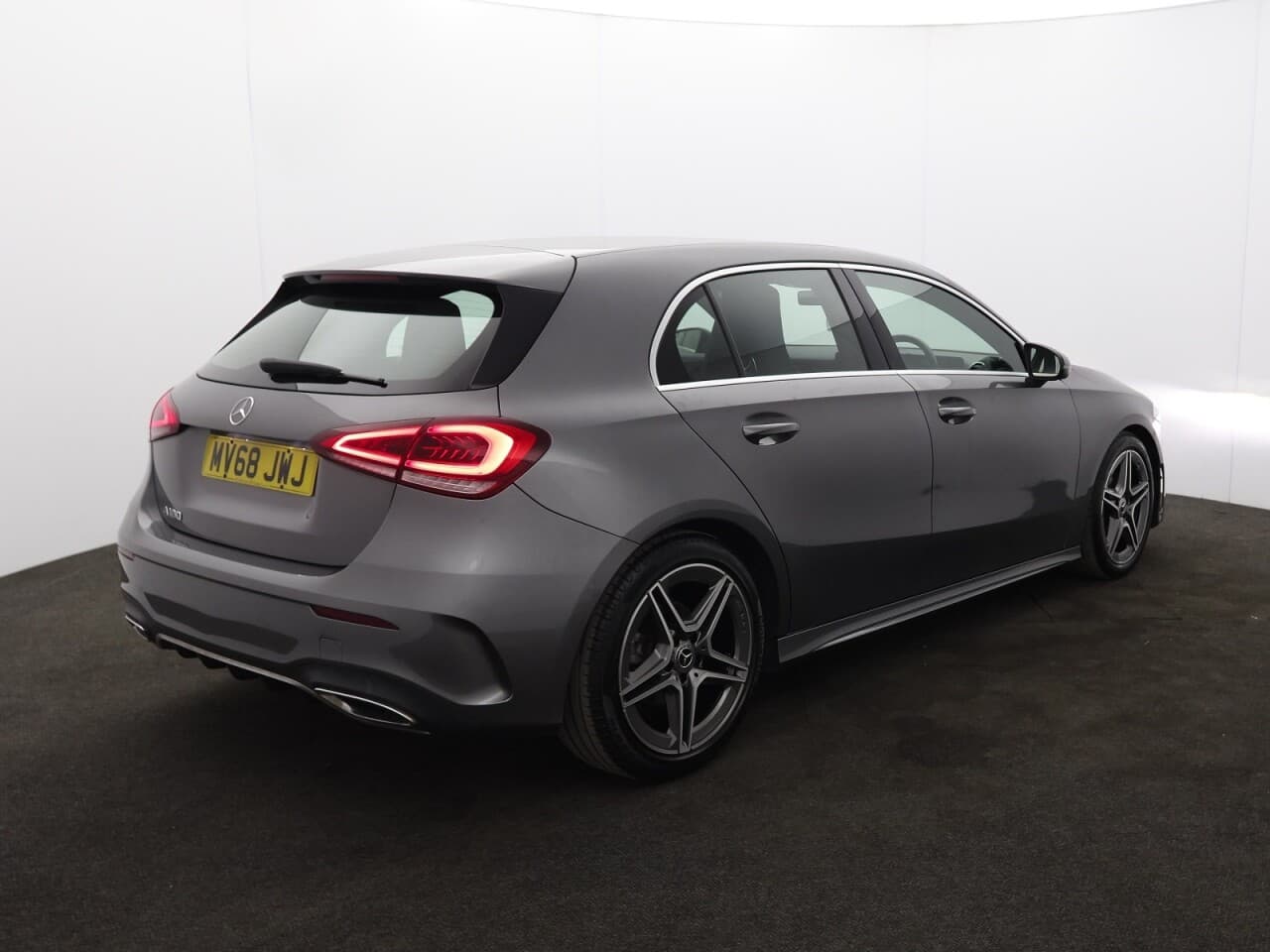 Mercedes-Benz A Class 1.3 A180 AMG Line — image 10