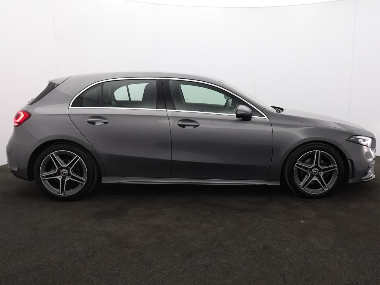 Mercedes-Benz A Class 1.3 A180 AMG Line — image 11