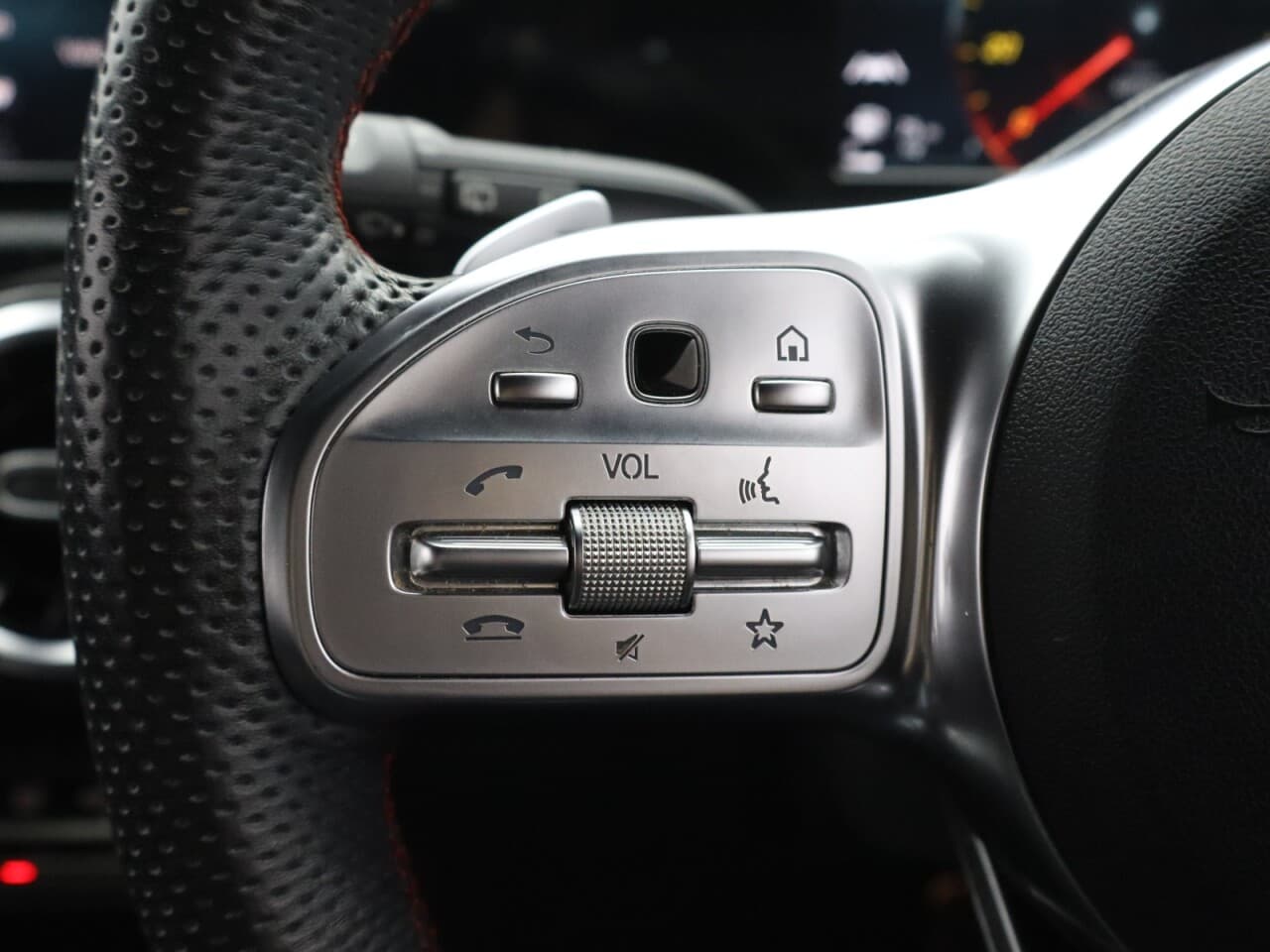 Mercedes-Benz A Class 1.3 A180 AMG Line — image 15