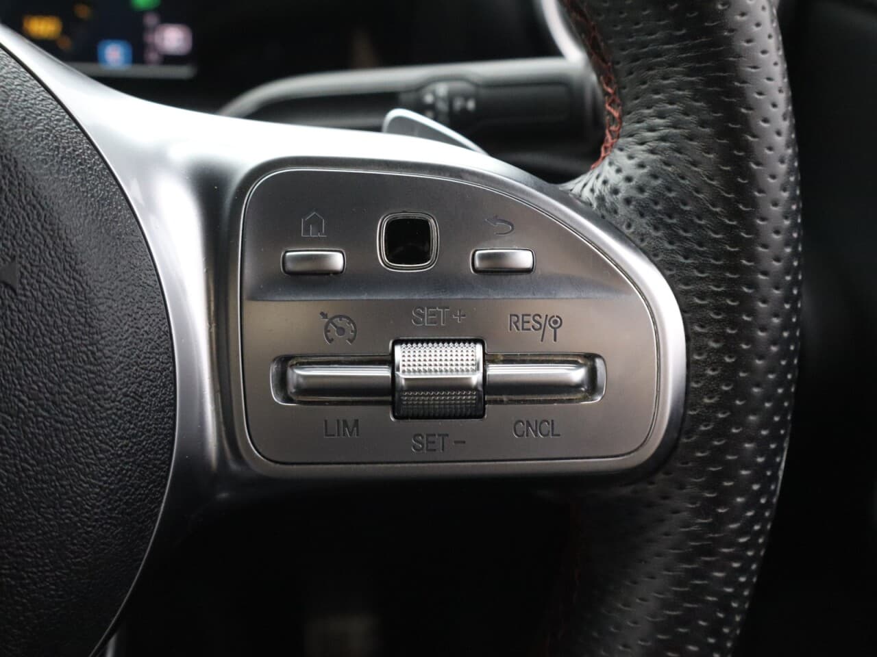 Mercedes-Benz A Class 1.3 A180 AMG Line — image 17