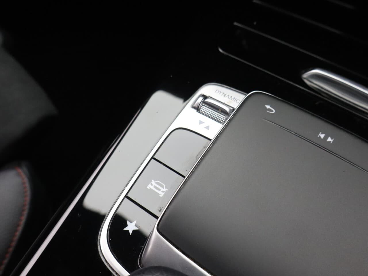 Mercedes-Benz A Class 1.3 A180 AMG Line — image 23