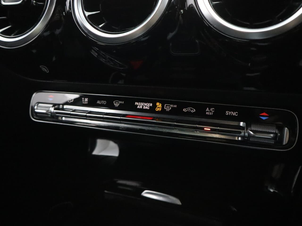 Mercedes-Benz A Class 1.3 A180 AMG Line — image 25