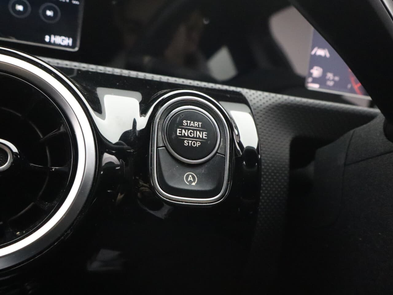 Mercedes-Benz A Class 1.3 A180 AMG Line — image 26