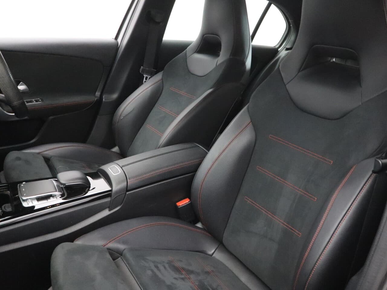 Mercedes-Benz A Class 1.3 A180 AMG Line — image 39