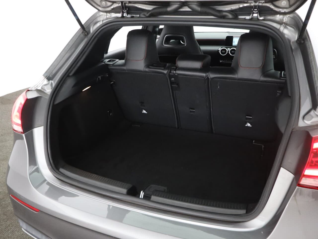 Mercedes-Benz A Class 1.3 A180 AMG Line — image 45