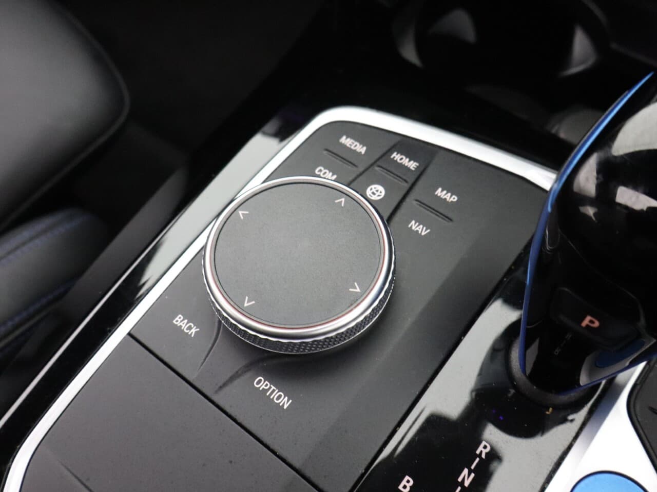 BMW IX3 80kWh M Sport — image 30