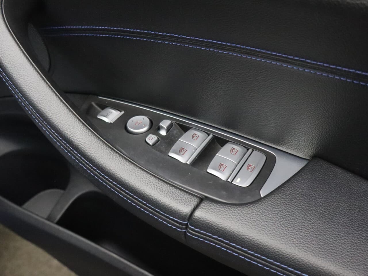 BMW IX3 80kWh M Sport — image 59