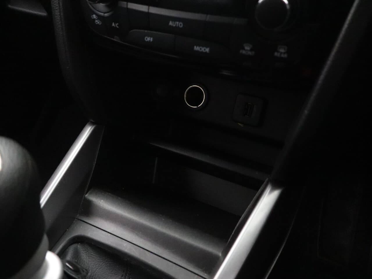 Suzuki Vitara 1.4 Boosterjet MHEV SZ-T — image 28