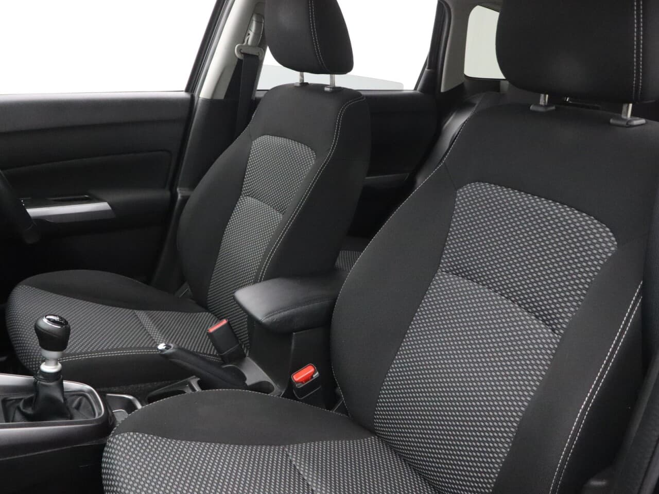 Suzuki Vitara 1.4 Boosterjet MHEV SZ-T — image 40