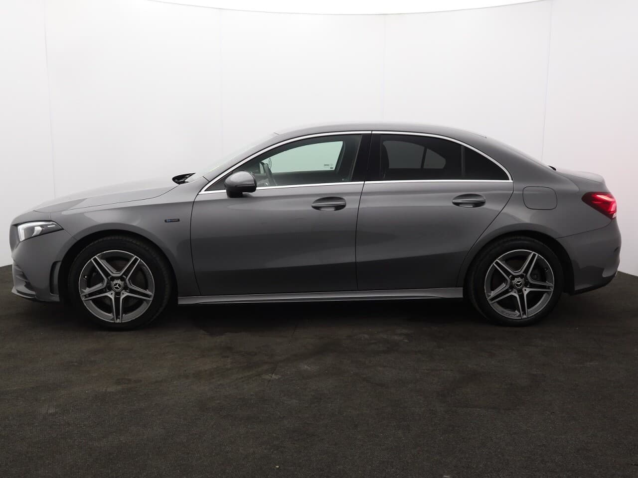Mercedes-Benz A Class 1.3 A250e 15.6kWh AMG Line — image 6