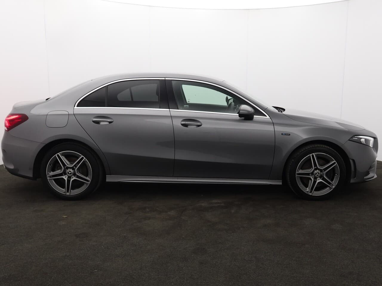 Mercedes-Benz A Class 1.3 A250e 15.6kWh AMG Line — image 11