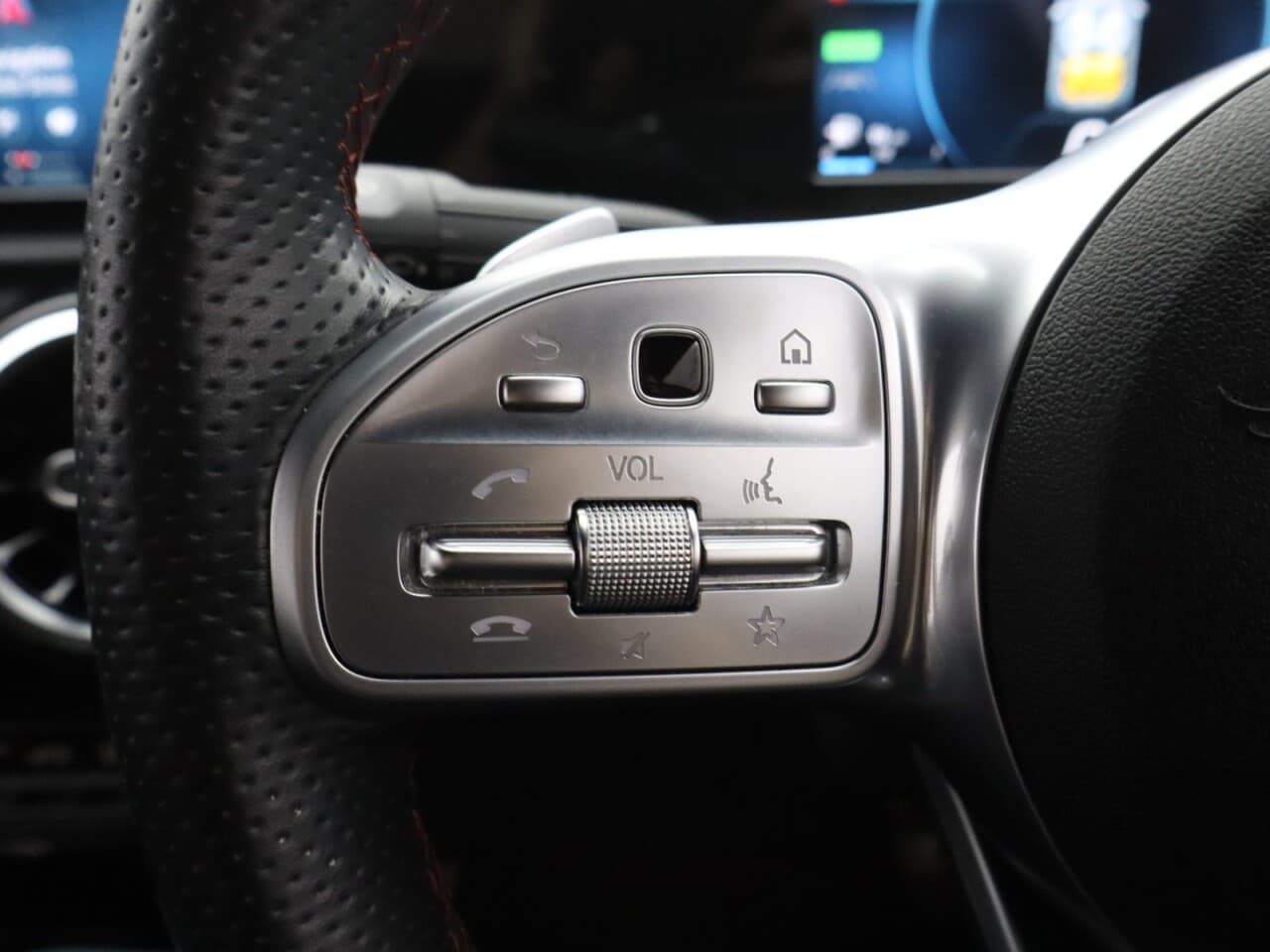 Mercedes-Benz A Class 1.3 A250e 15.6kWh AMG Line — image 17