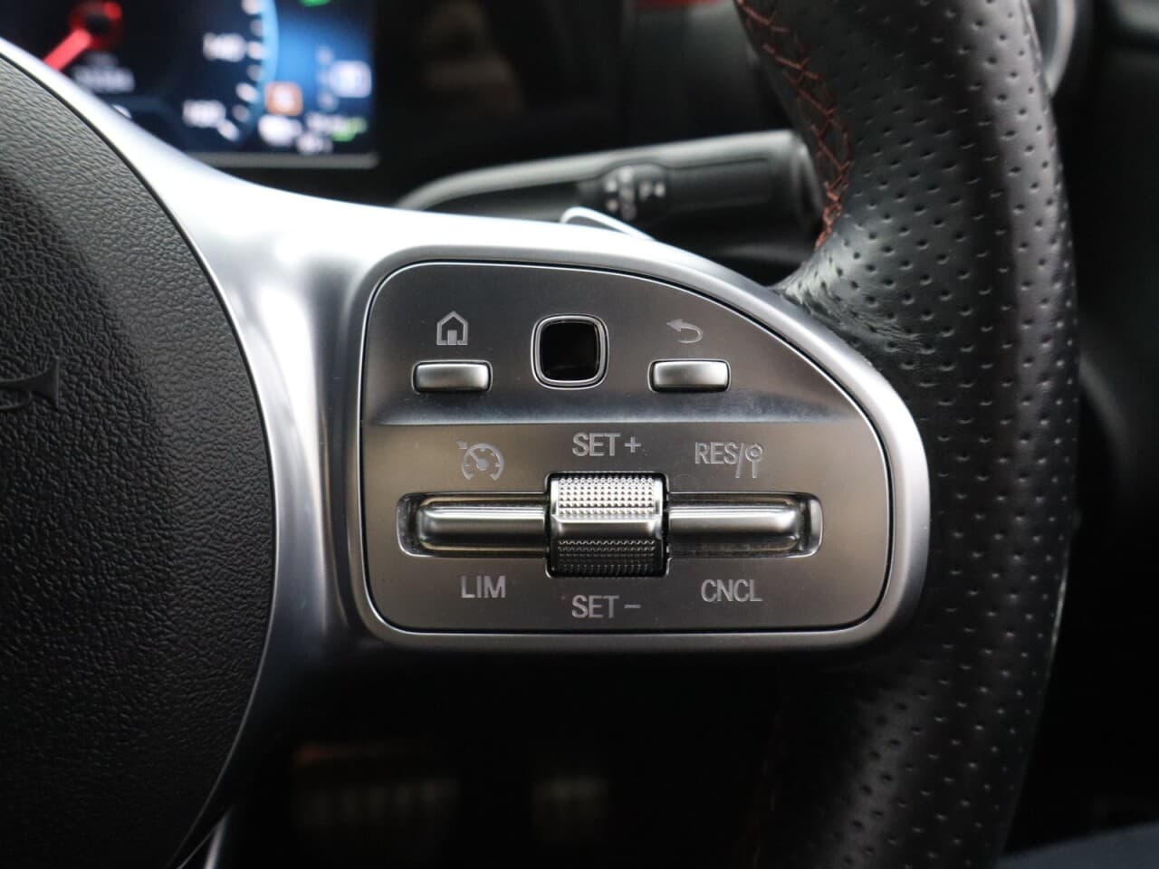 Mercedes-Benz A Class 1.3 A250e 15.6kWh AMG Line — image 18