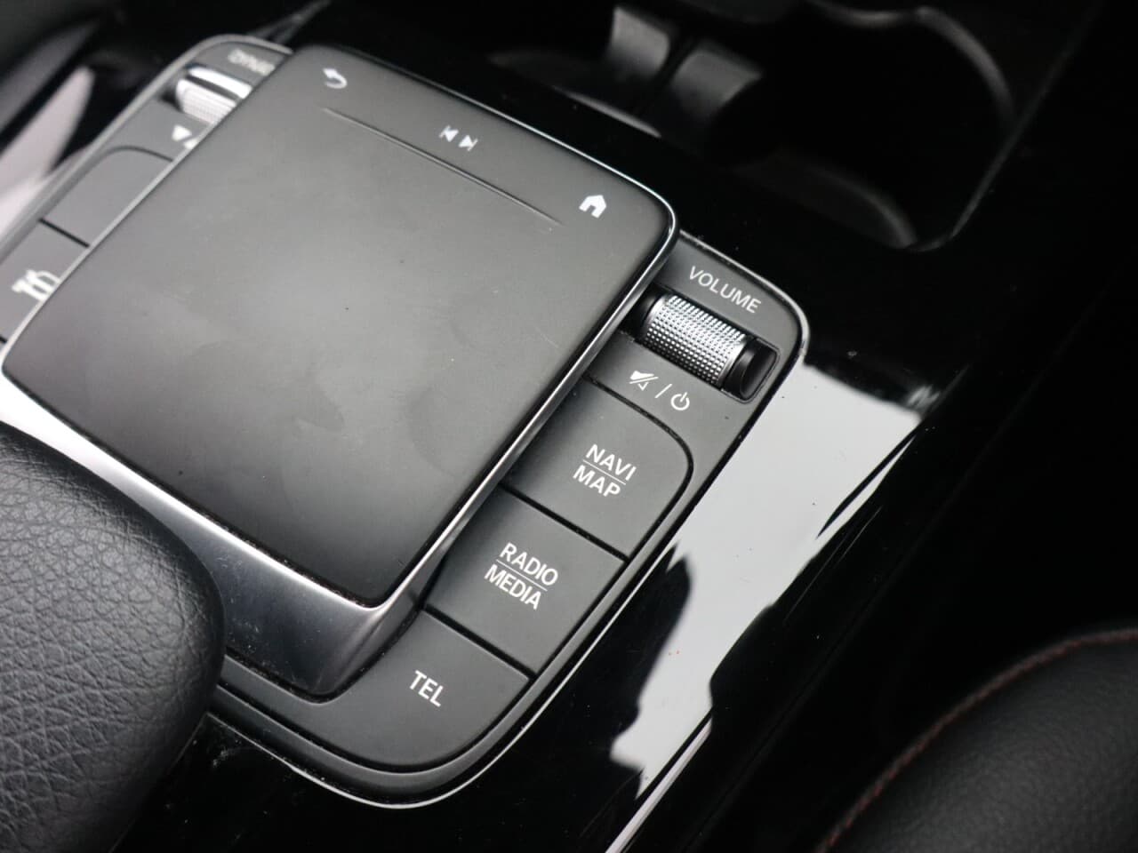 Mercedes-Benz A Class 1.3 A250e 15.6kWh AMG Line — image 24