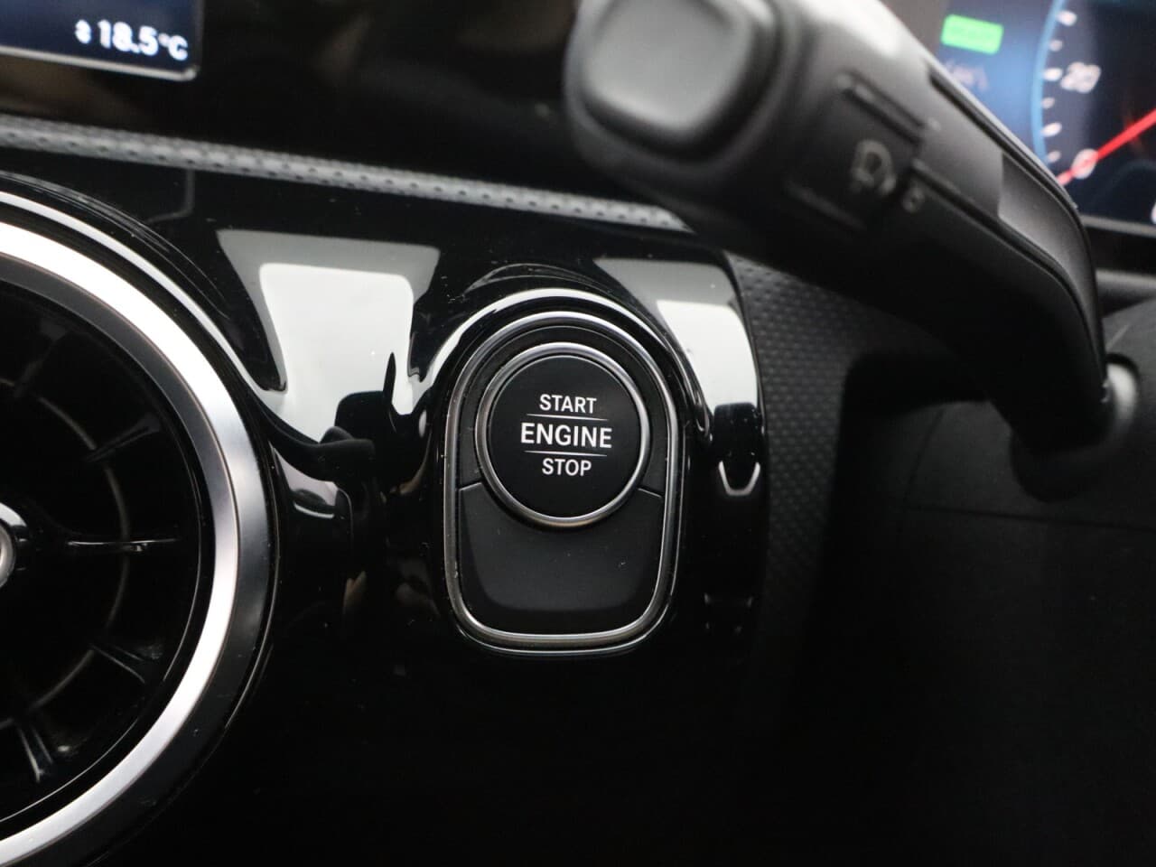 Mercedes-Benz A Class 1.3 A250e 15.6kWh AMG Line — image 29