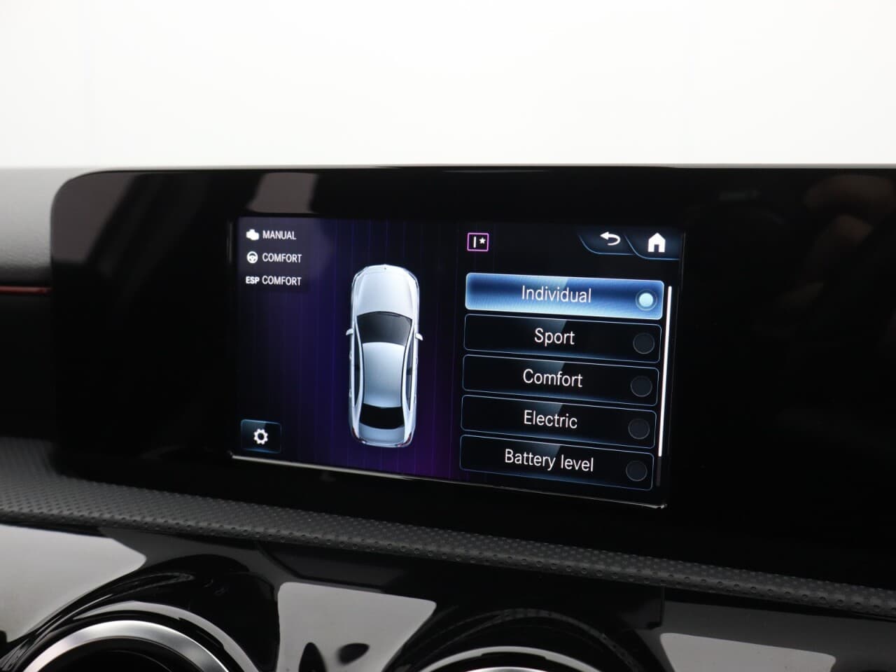 Mercedes-Benz A Class 1.3 A250e 15.6kWh AMG Line — image 34