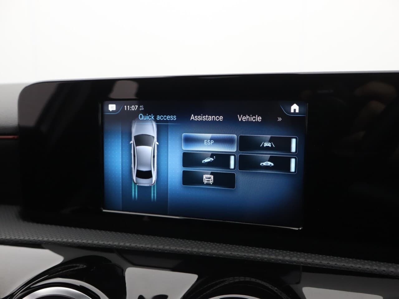 Mercedes-Benz A Class 1.3 A250e 15.6kWh AMG Line — image 36