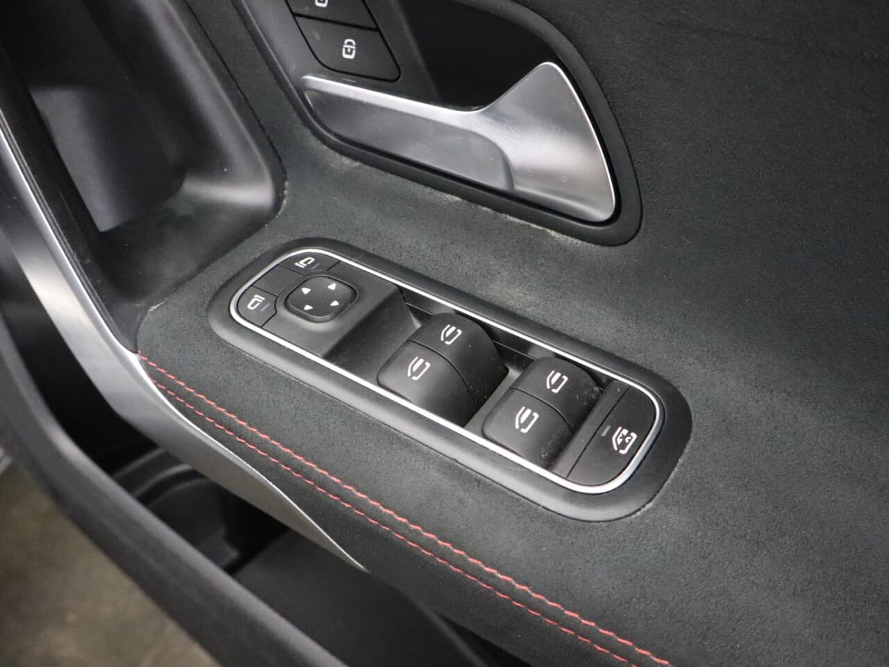 Mercedes-Benz A Class 1.3 A250e 15.6kWh AMG Line — image 52