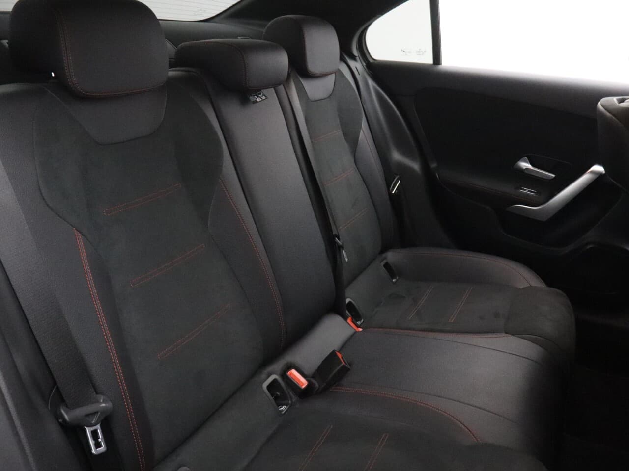 Mercedes-Benz A Class 1.3 A250e 15.6kWh AMG Line — image 48