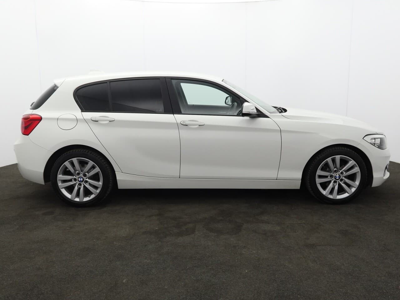 BMW 1 Series 1.5 118i Sport — image 11