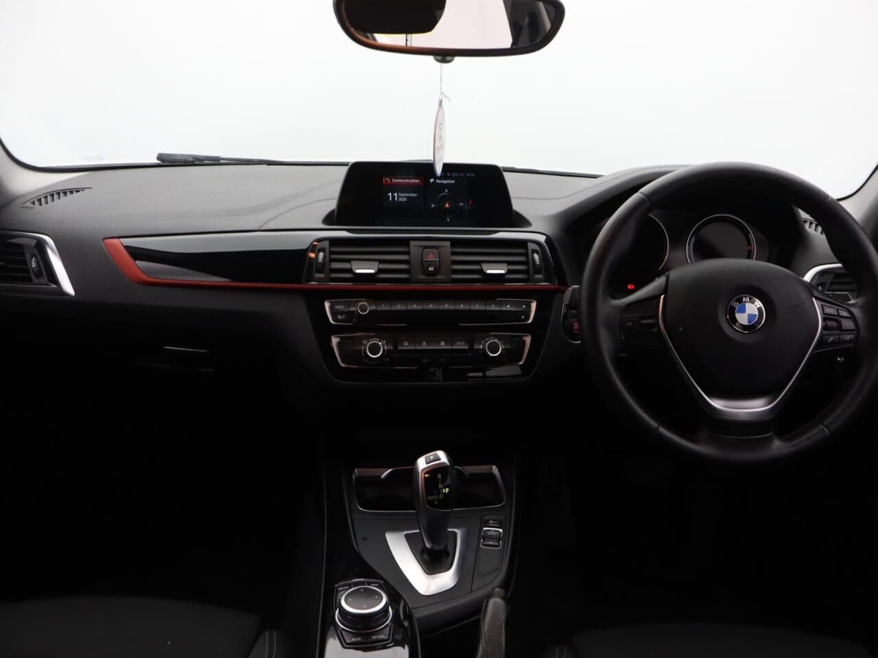 BMW 1 Series 1.5 118i Sport — image 12
