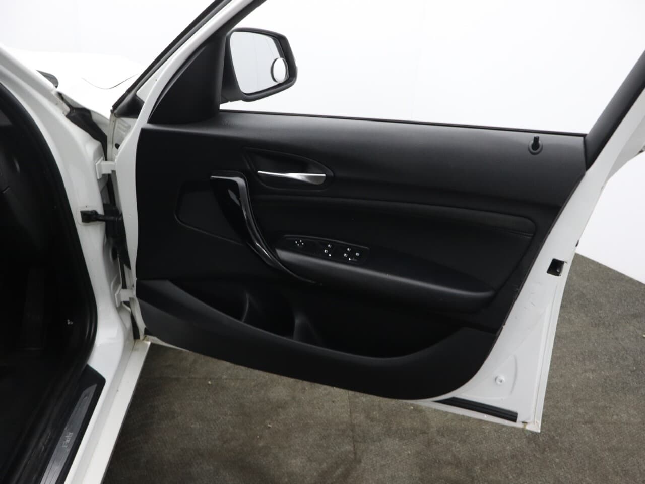 BMW 1 Series 1.5 118i Sport — image 43