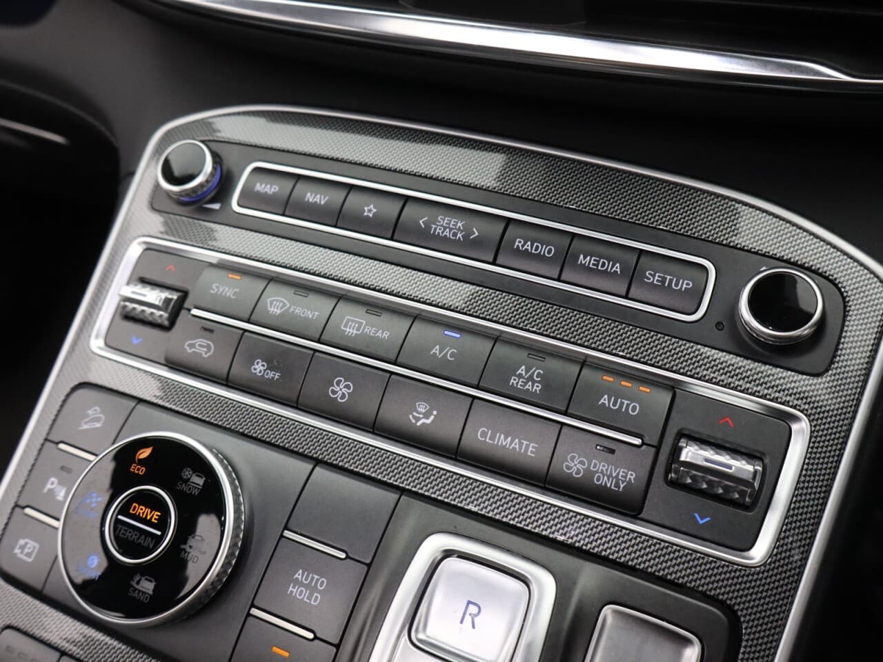 Hyundai Santa Fe 1.6 h T-GDi Ultimate — image 34