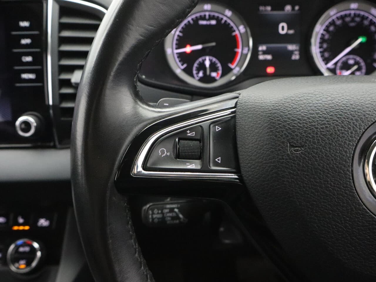Skoda Karoq 1.5 TSI ACT SE L — image 17