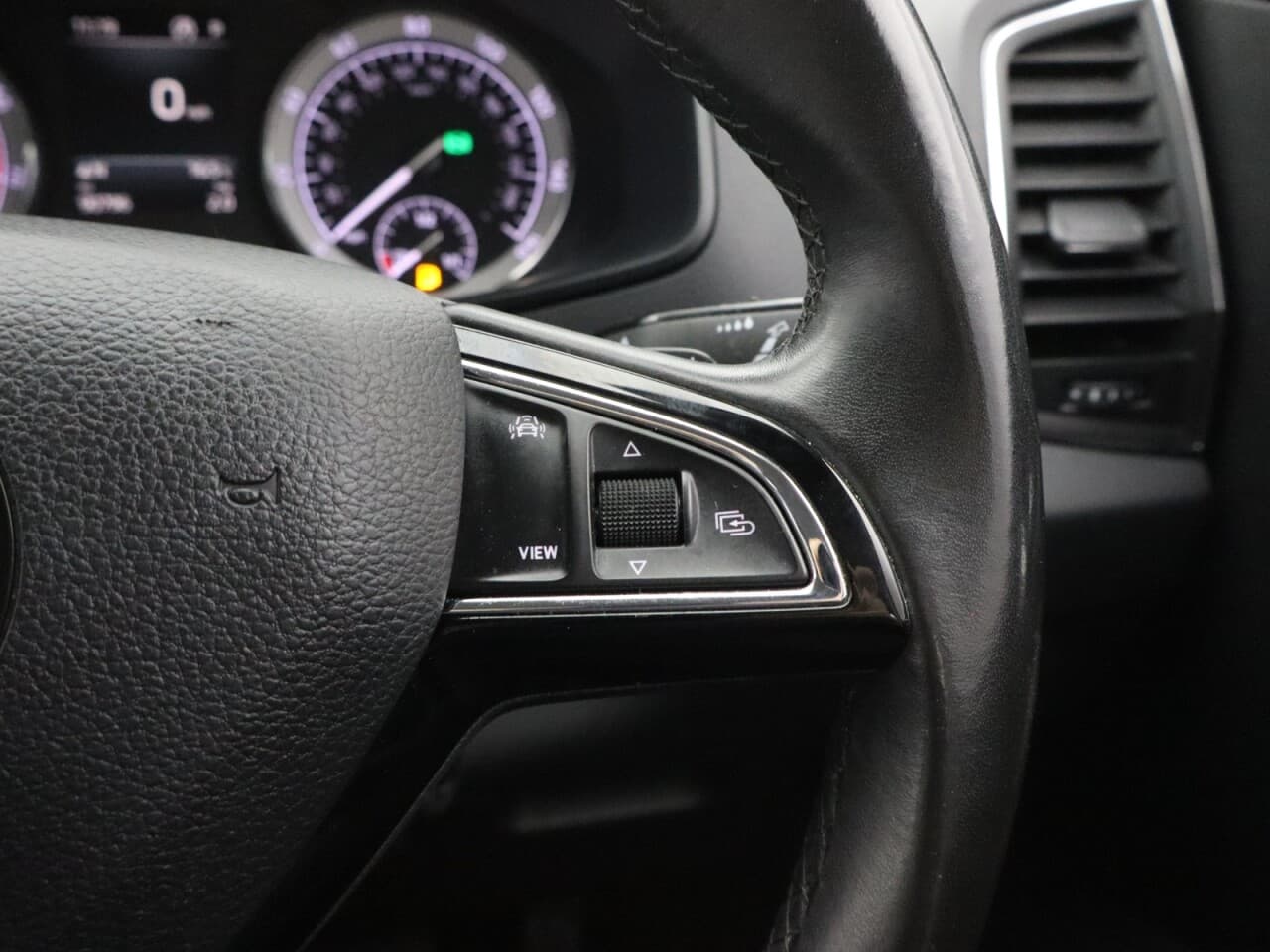 Skoda Karoq 1.5 TSI ACT SE L — image 18