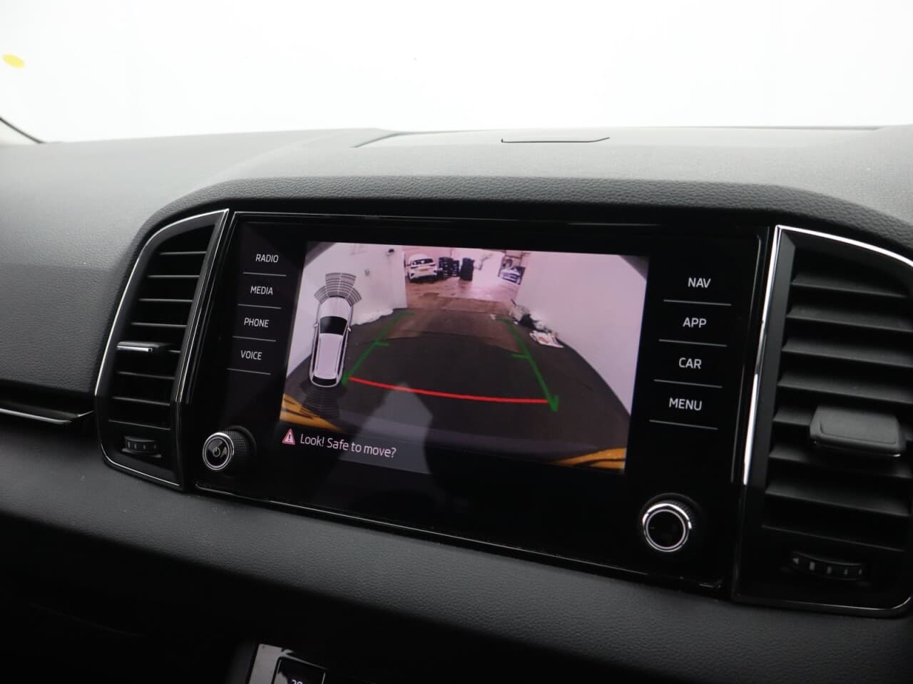 Skoda Karoq 1.5 TSI ACT SE L — image 33