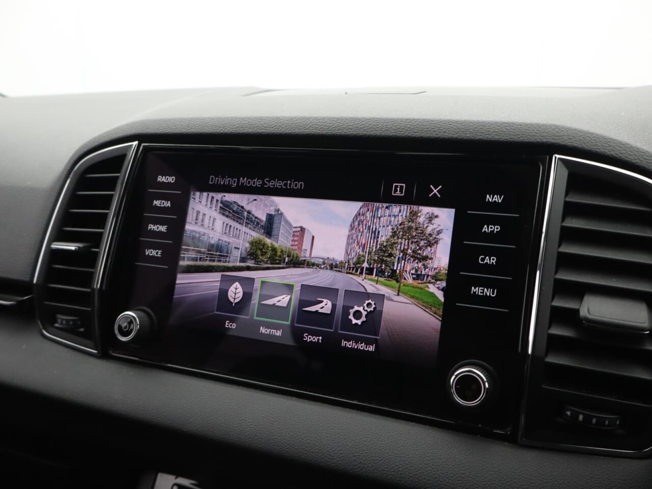 Skoda Karoq 1.5 TSI ACT SE L — image 34