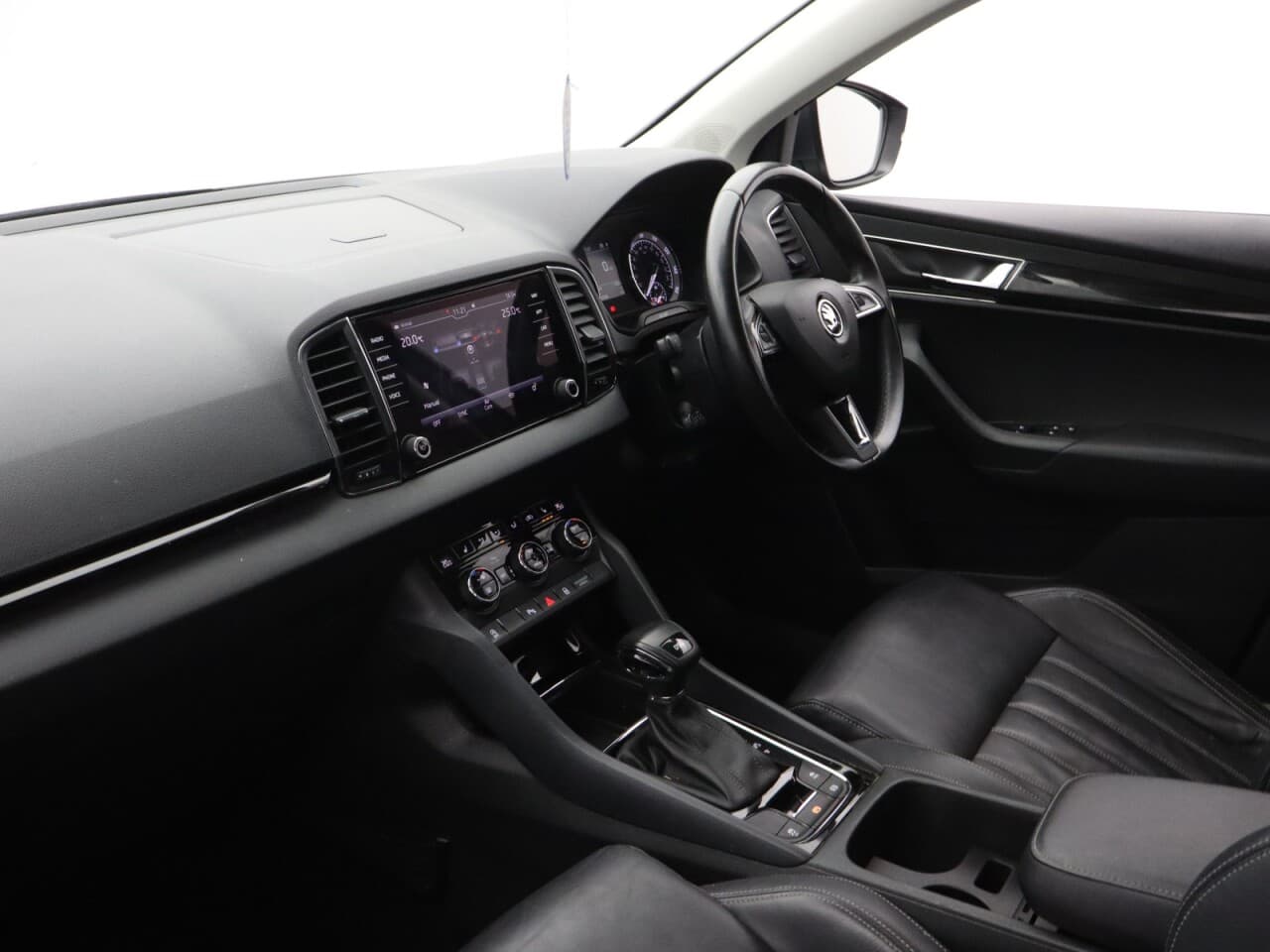 Skoda Karoq 1.5 TSI ACT SE L — image 42