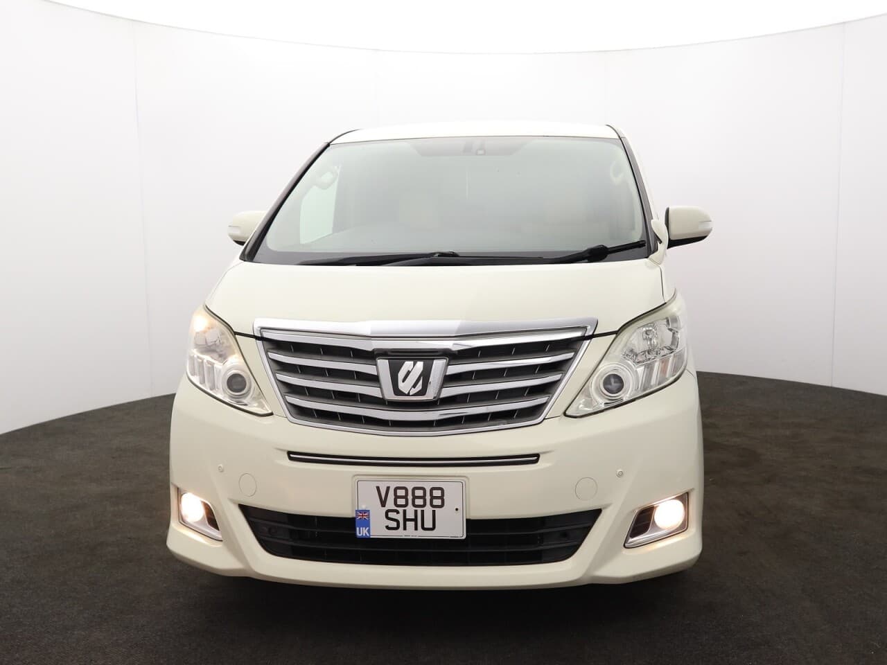 Toyota Alphard 2.4 — image 4