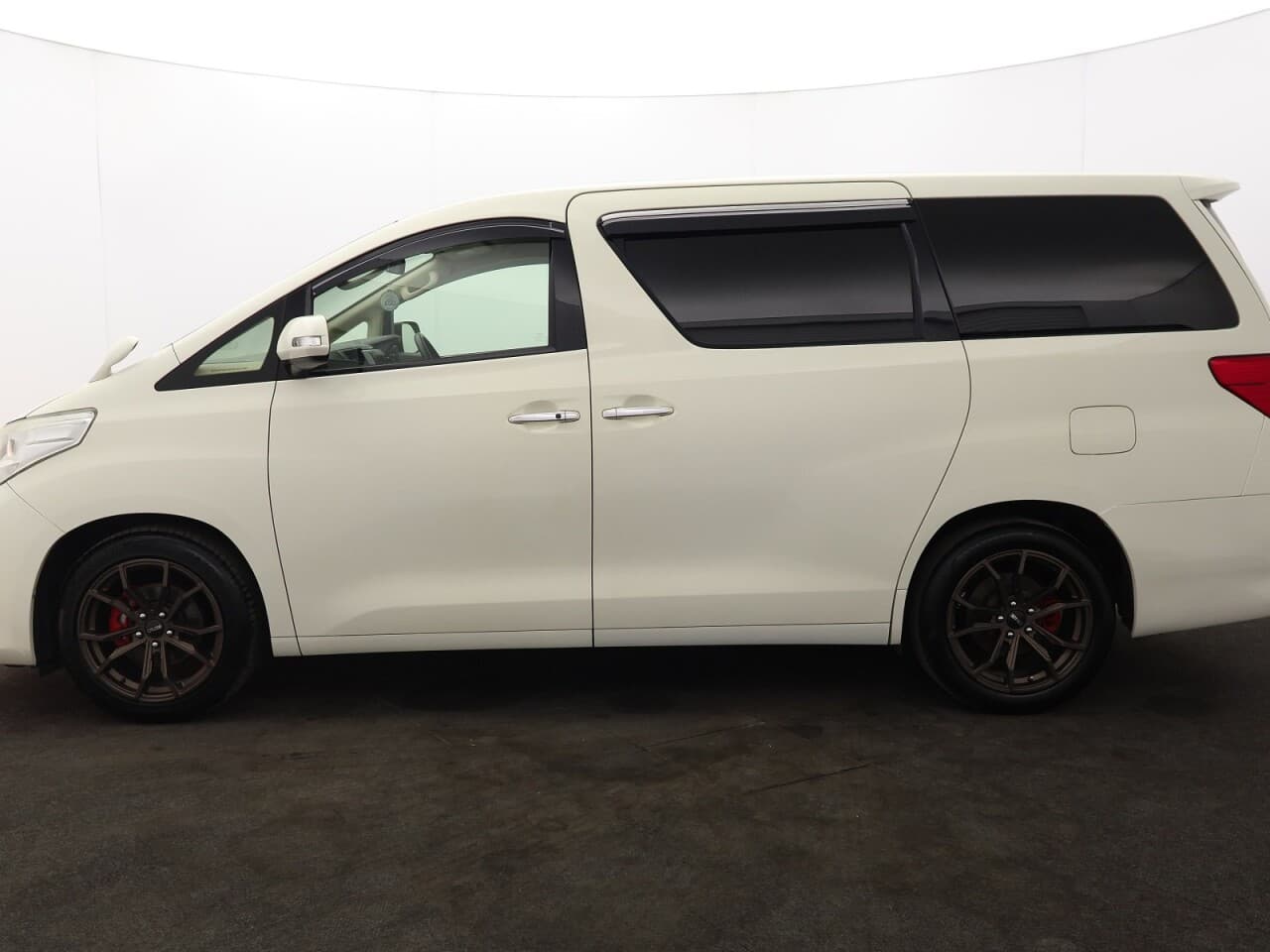 Toyota Alphard 2.4 — image 6