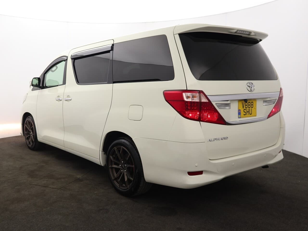 Toyota Alphard 2.4 — image 8