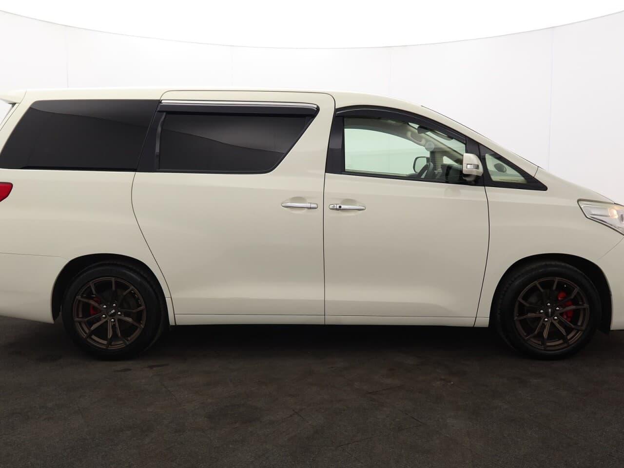 Toyota Alphard 2.4 — image 11