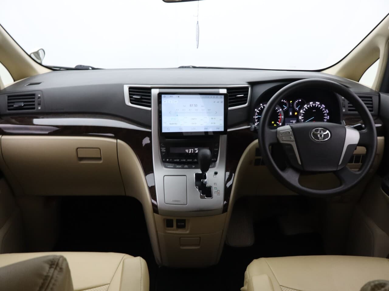 Toyota Alphard 2.4 — image 12