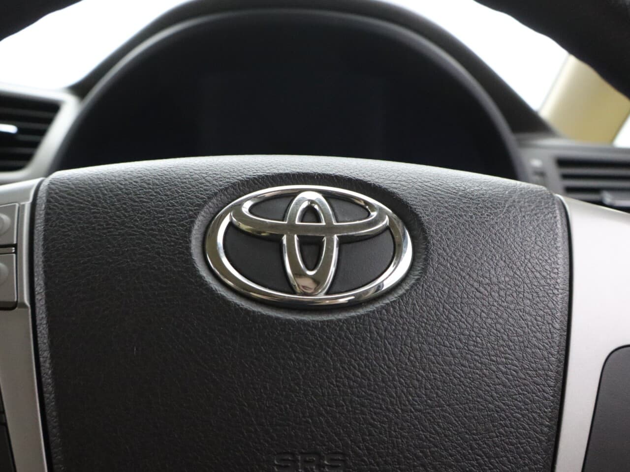 Toyota Alphard 2.4 — image 19