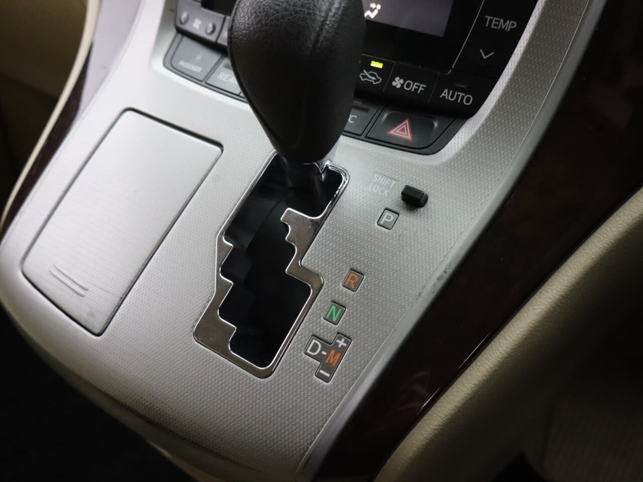 Toyota Alphard 2.4 — image 23