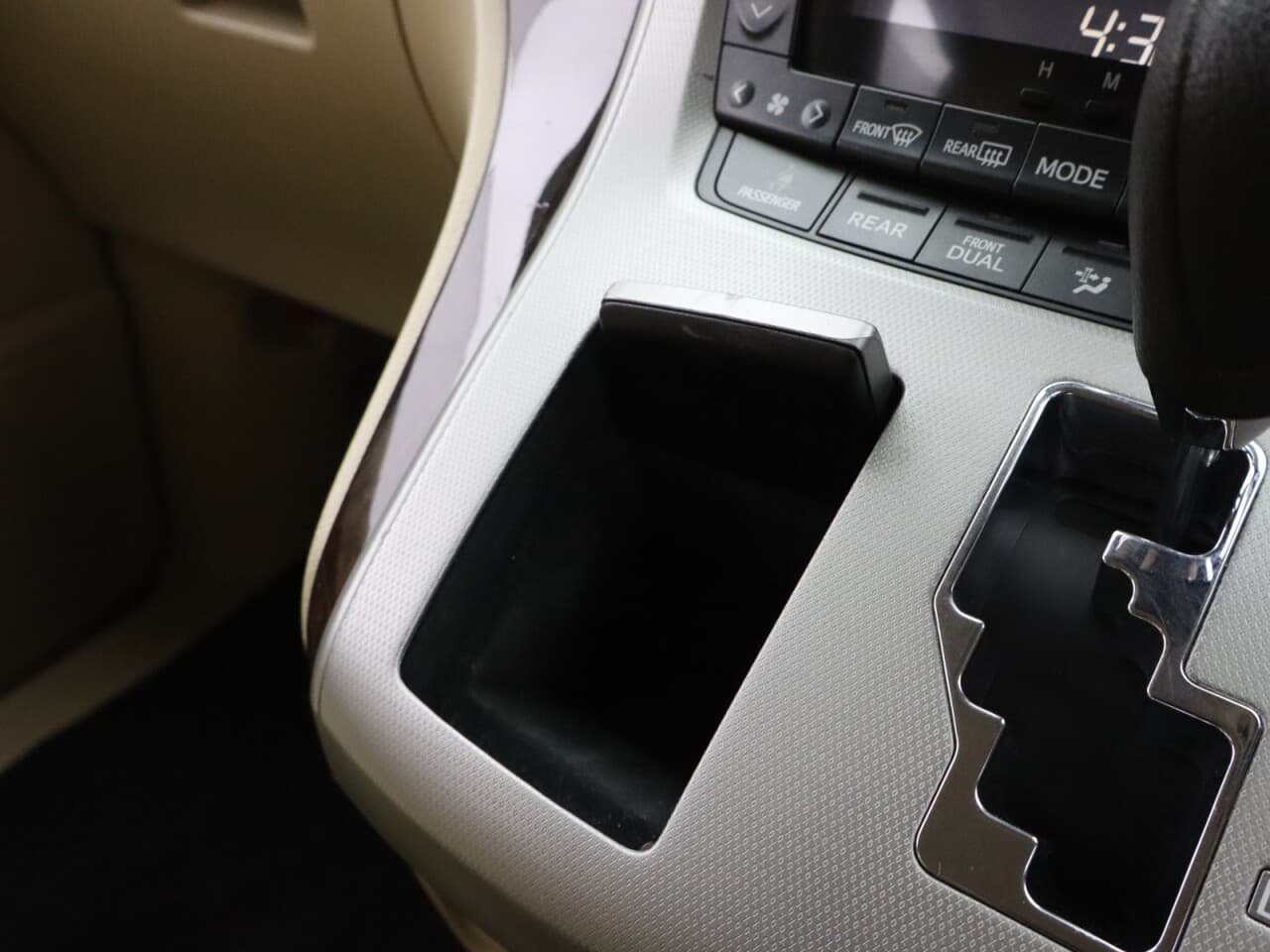 Toyota Alphard 2.4 — image 26