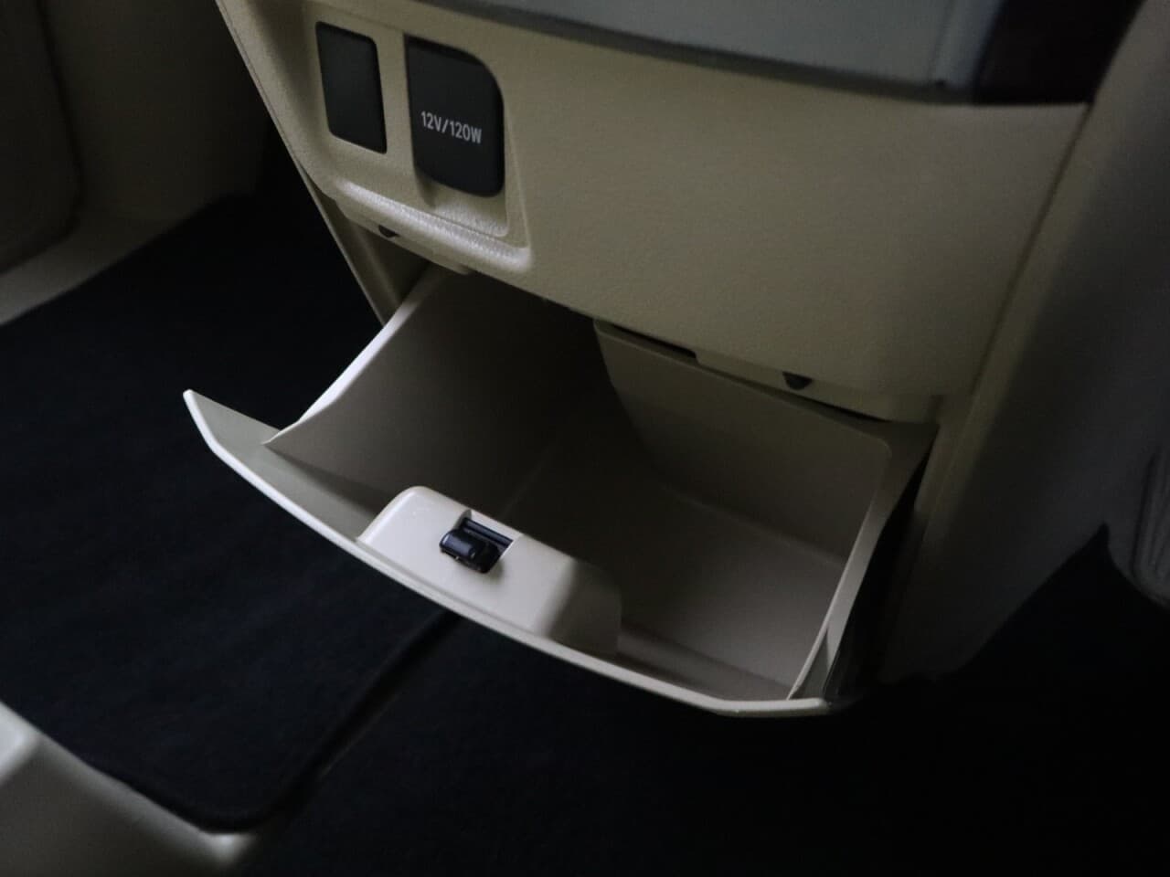 Toyota Alphard 2.4 — image 28