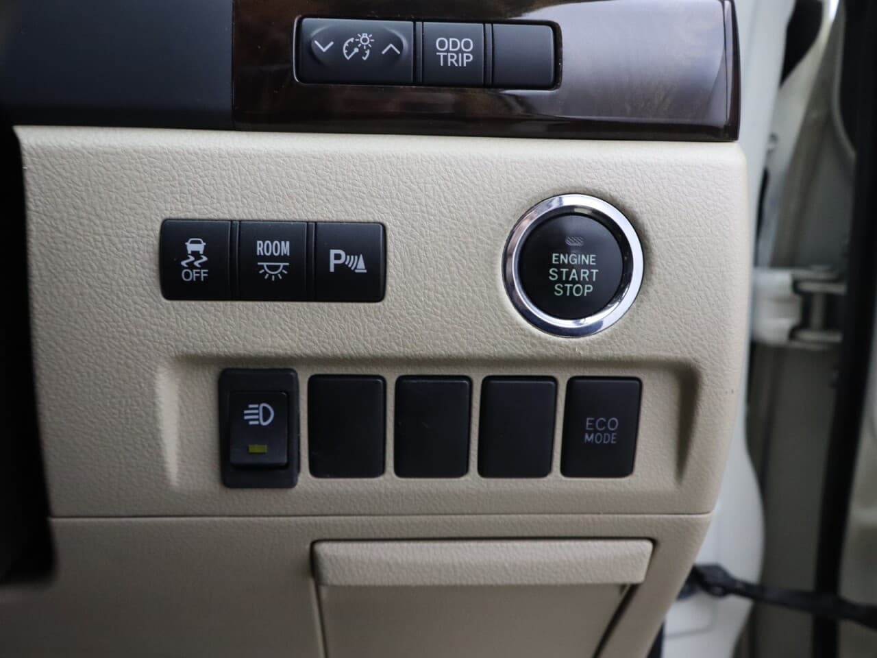Toyota Alphard 2.4 — image 29