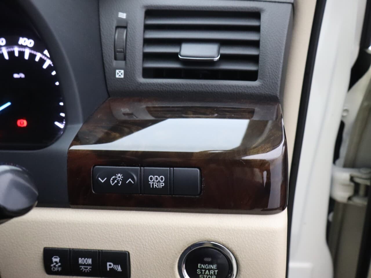 Toyota Alphard 2.4 — image 31