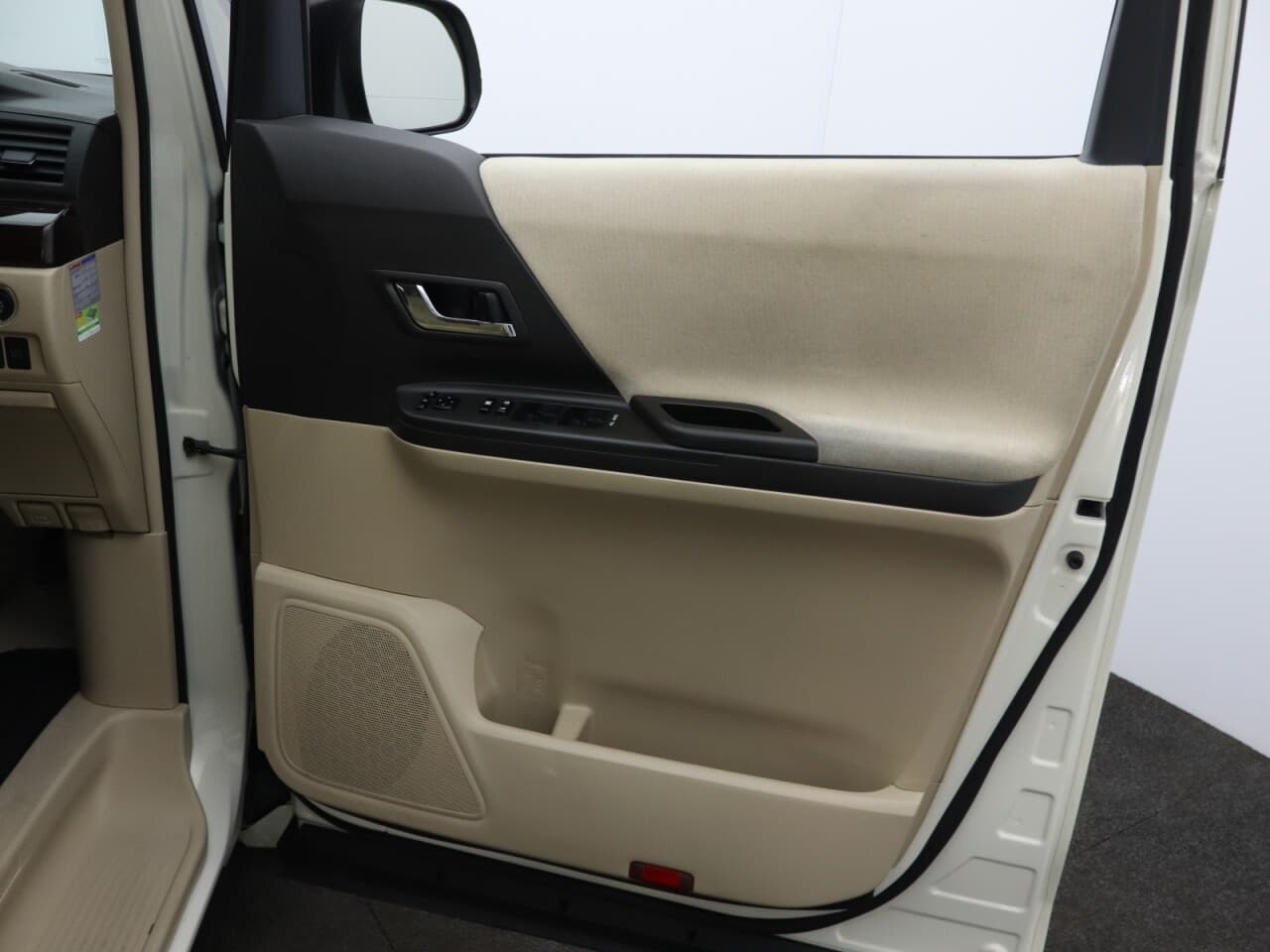 Toyota Alphard 2.4 — image 39