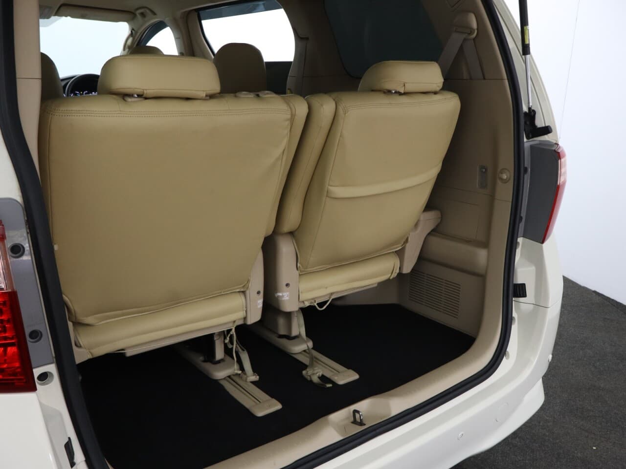 Toyota Alphard 2.4 — image 38