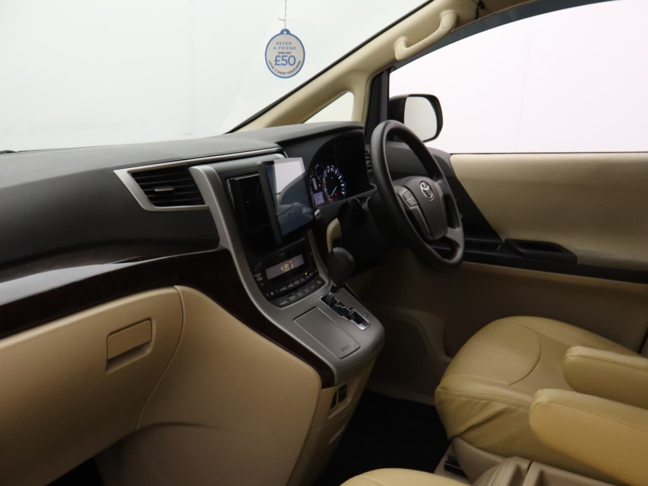 Toyota Alphard 2.4 — image 32