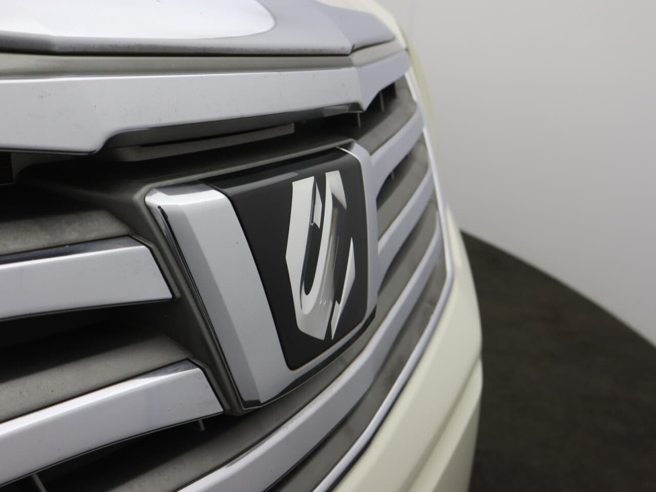 Toyota Alphard 2.4 — image 50