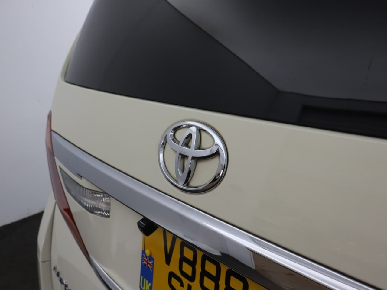 Toyota Alphard 2.4 — image 52