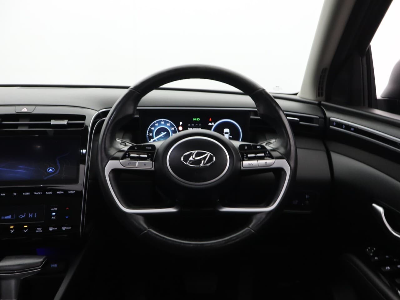Hyundai Tucson 1.6 T-GDi MHEV Ultimate — image 17