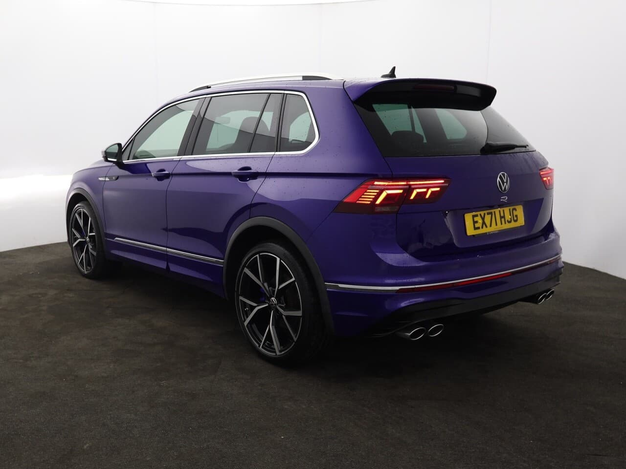 Volkswagen Tiguan 2.0 TSI R — image 8